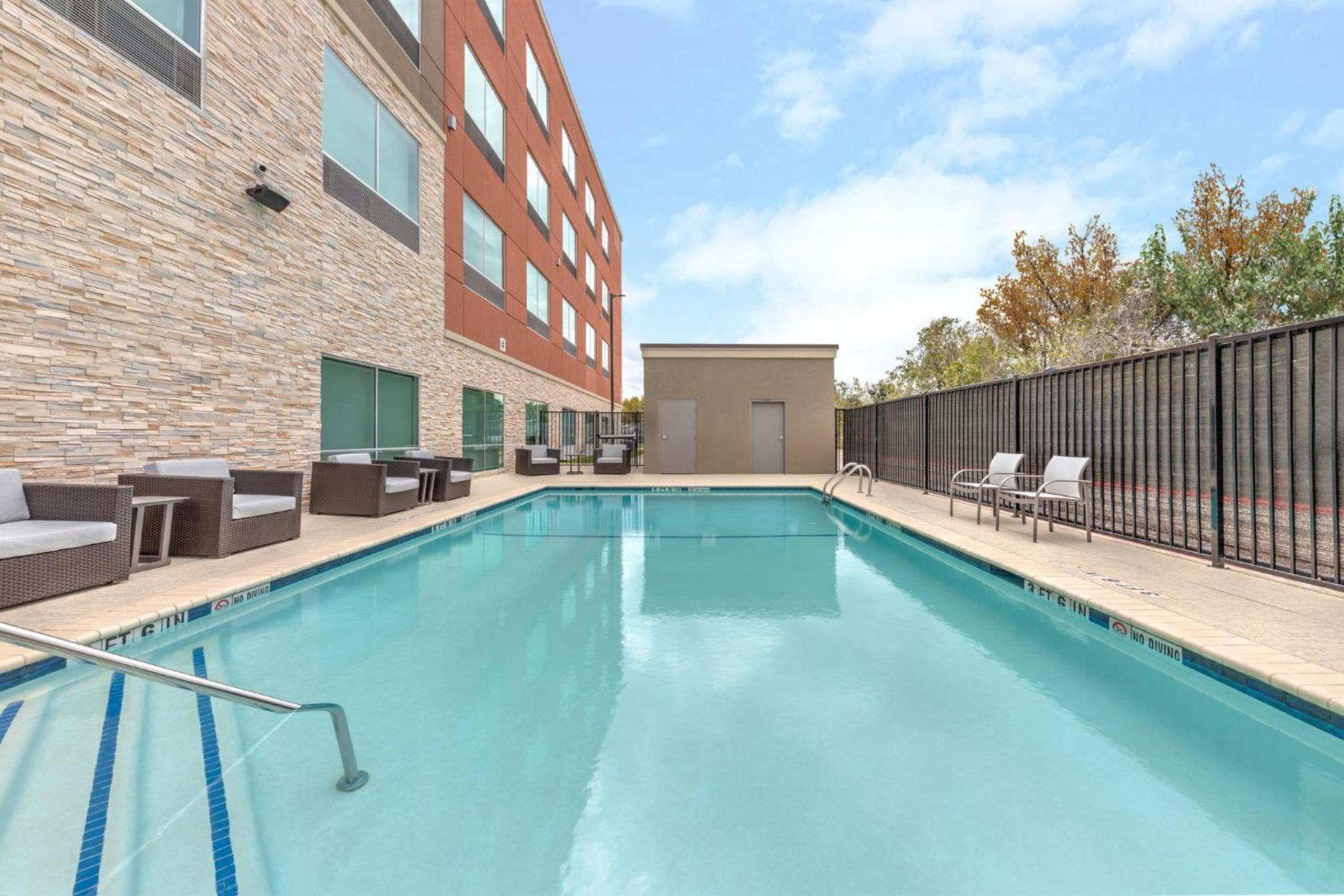 Holiday Inn Express & Suites Austin Airport East By Ihg المظهر الخارجي الصورة